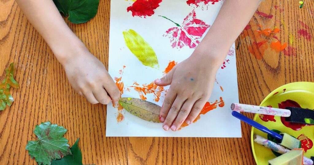 3-5 year old creates fall art. Creative art activities for preschoolers. preschool fall books, preschool fall art, leaf activities for preschoolers