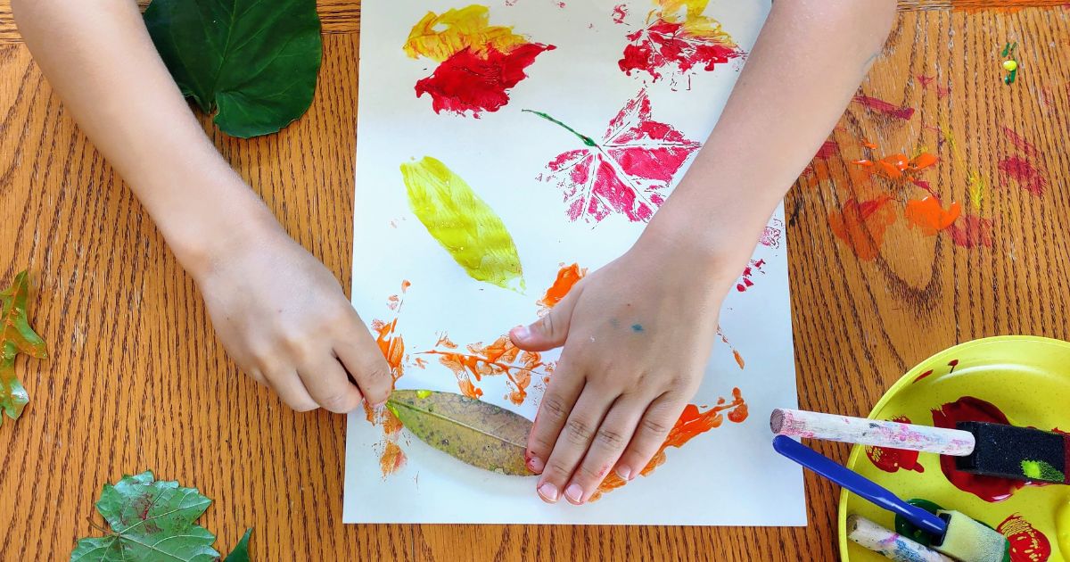 How to create art with your 3-5 year old using leaves.