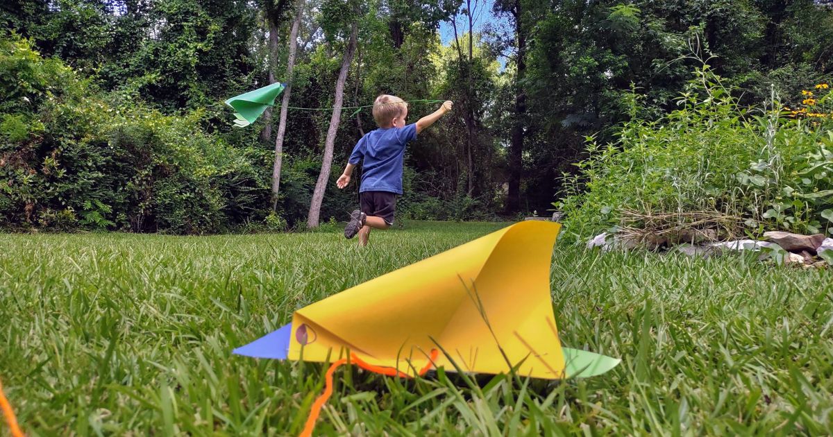 How to make a preschool kite with your 3-5 year old.